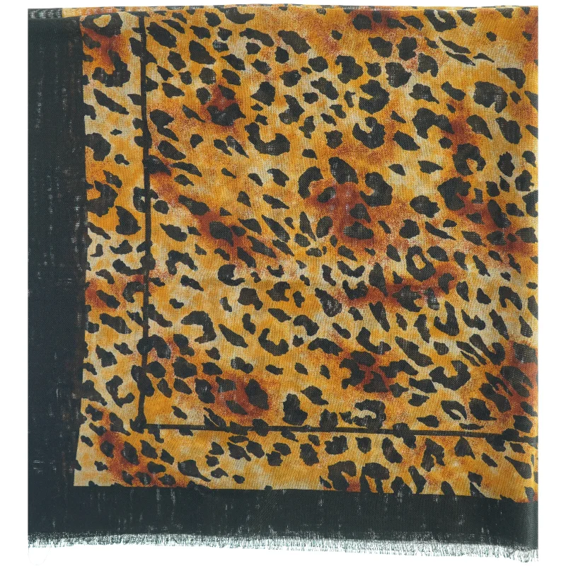 Tørklæde med leopardprint (str. 115 x 115 cm)