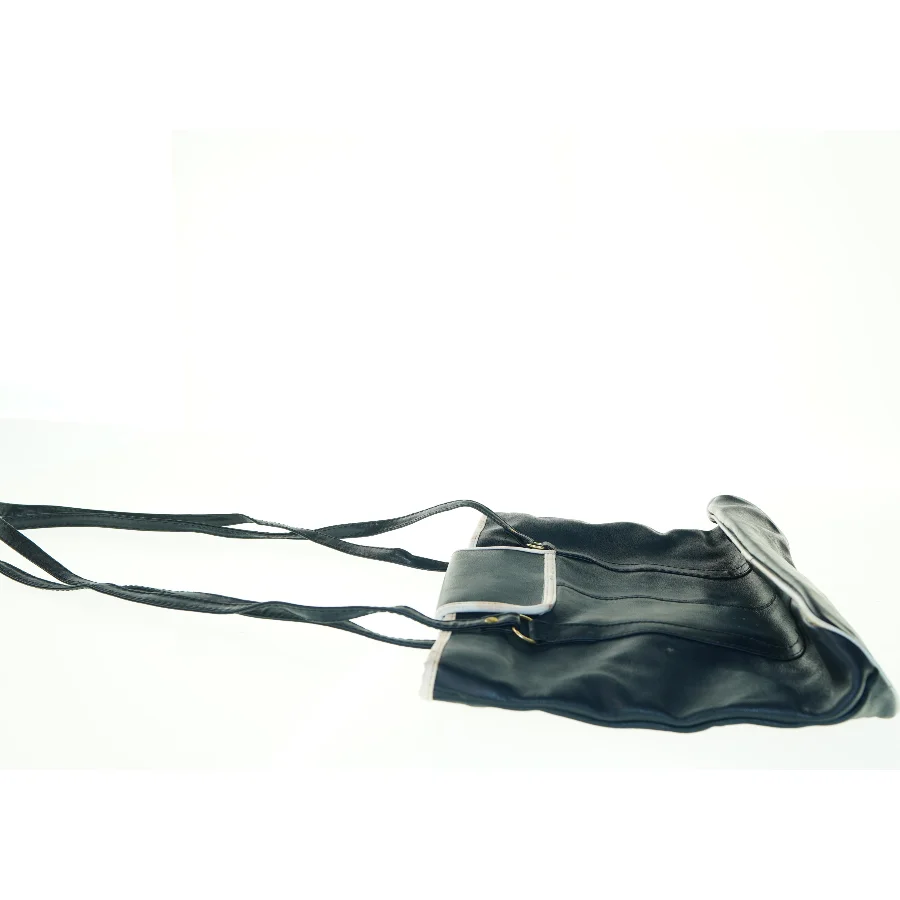 Sort skuldertaske i læder fra Rossi (str. 39 x 28 cm)