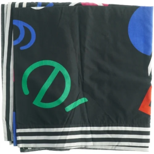 Dekorativt tørklæde med abstrakt mønster (str. 141. x 145. cm)