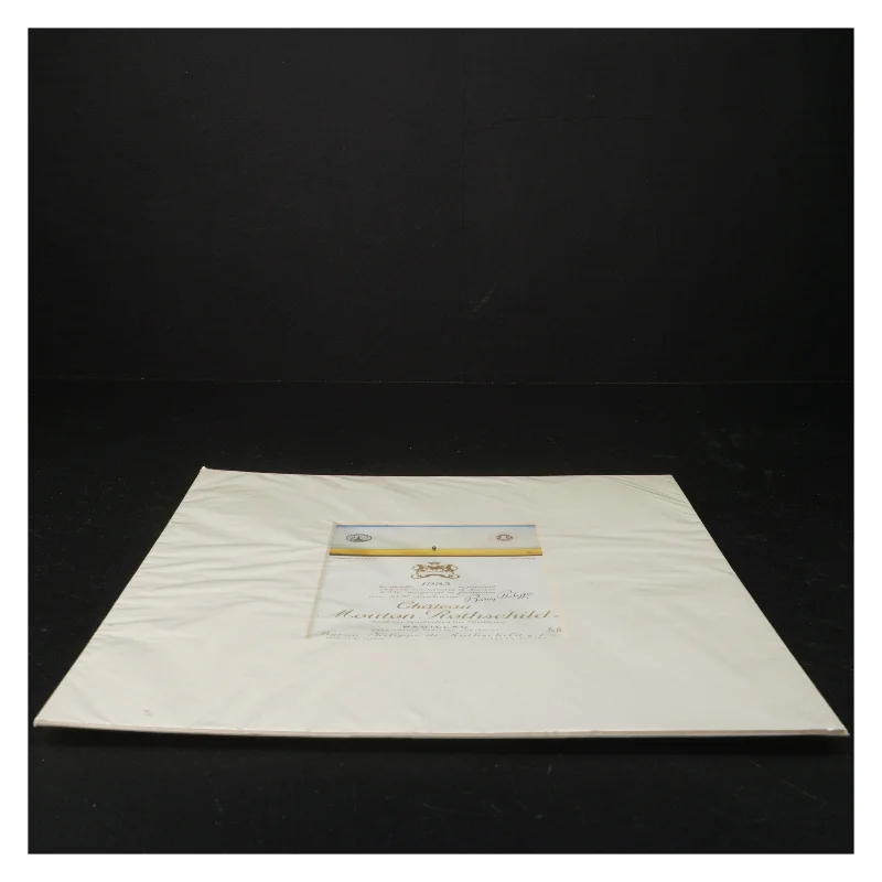 Château Mouton Rothschild etiket (str svarende til normal etiket på flaske)