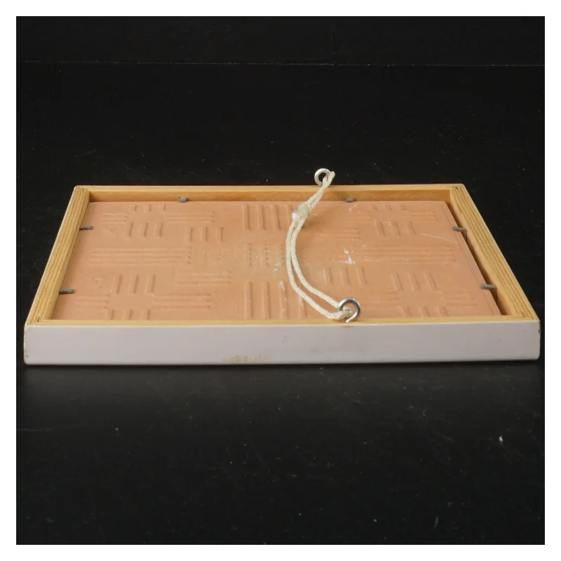 Indrammet keramikflise med artiskokmotiv