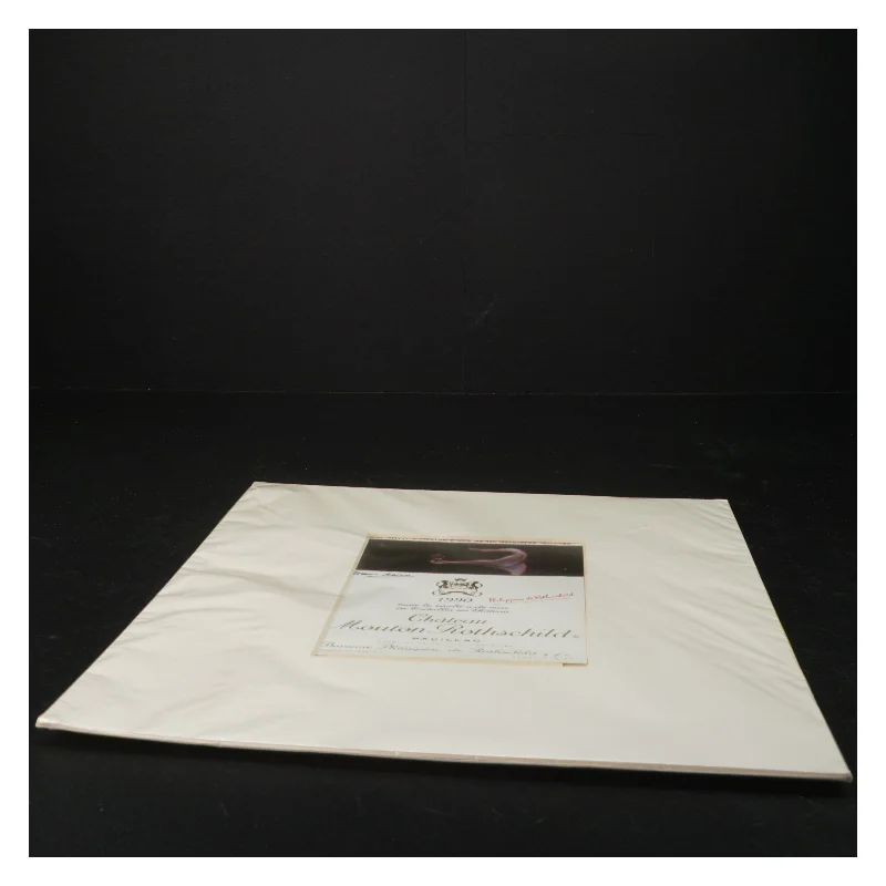 Château Mouton Rothschild etiket (str svarende til normal etiket på flaske)