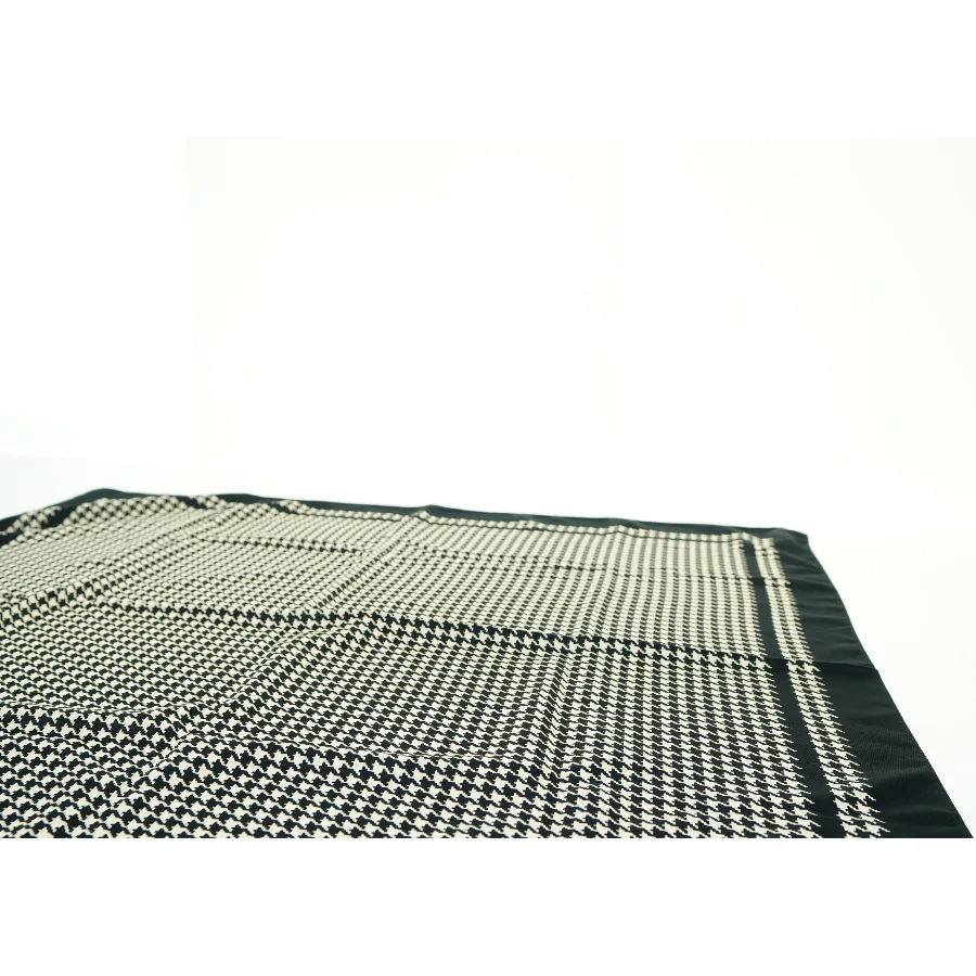 Ternet tørklæde (str. 87 x 83 cm)