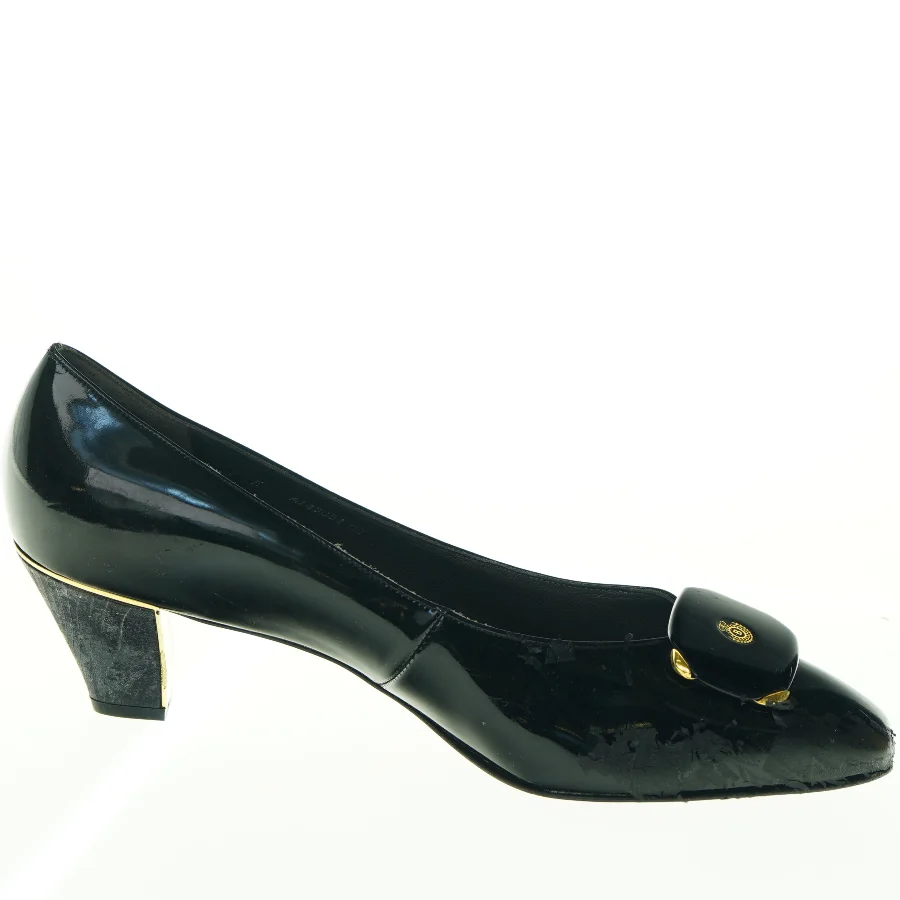 Sorte laksko med detalje fra Bally (str. 7)