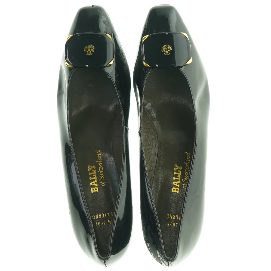 Sorte laksko med detalje fra Bally (str. 7)