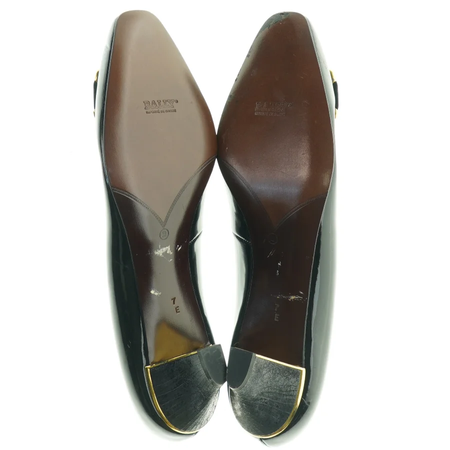 Sorte laksko med detalje fra Bally (str. 7)