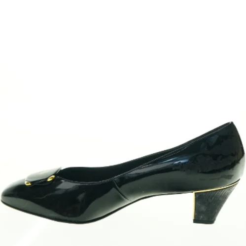 Sorte laksko med detalje fra Bally (str. 7)