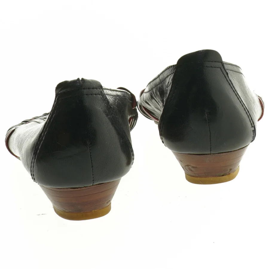 Sorte læderballerinaer med flettet detalje fra Cepini (str. 38)