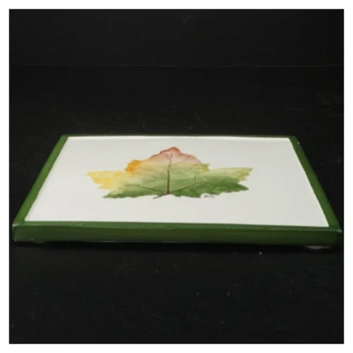 Firkantet keramikfad med løvmotiv