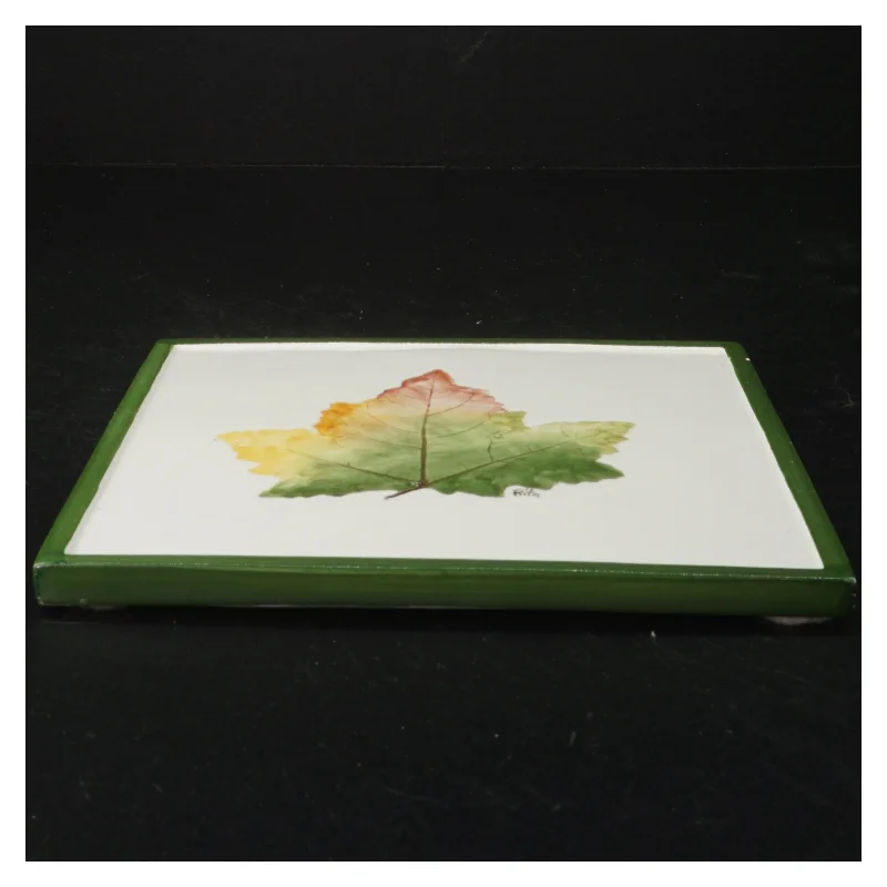 Firkantet keramikfad med løvmotiv