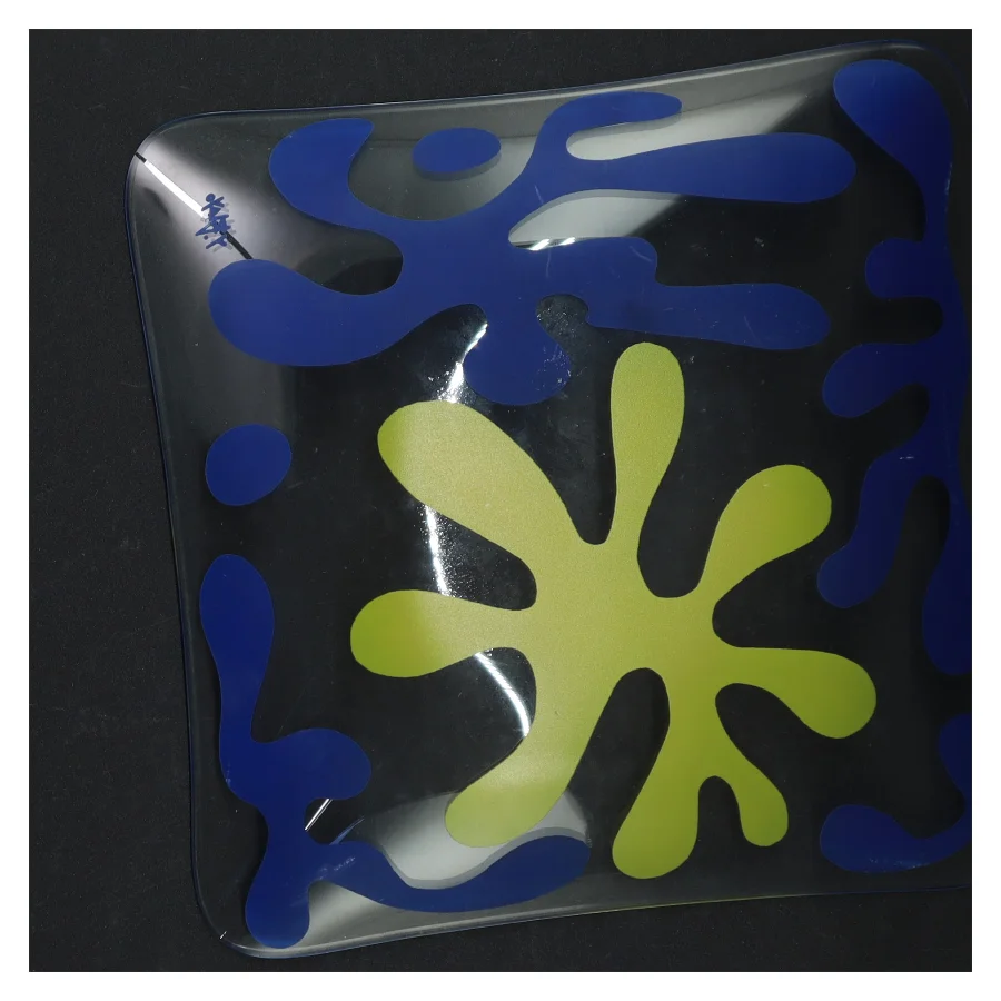 Glasfad med blå og gul dekoration (str. 19 x 19 cm)