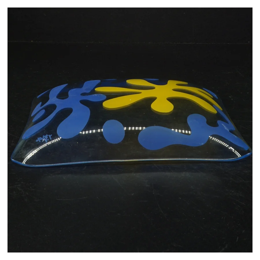 Glasfad med blå og gul dekoration (str. 19 x 19 cm)