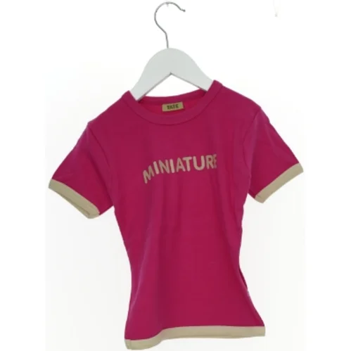 T-Shirt fra TATE (str. 104 cm)