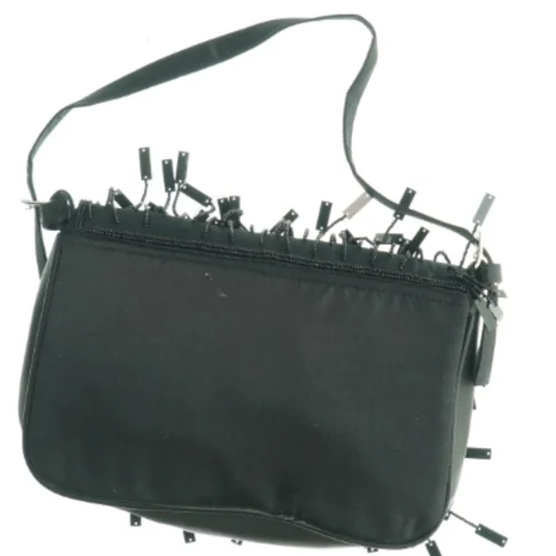 Sort skuldertaske med frynser (str. 24 x 16 cm)