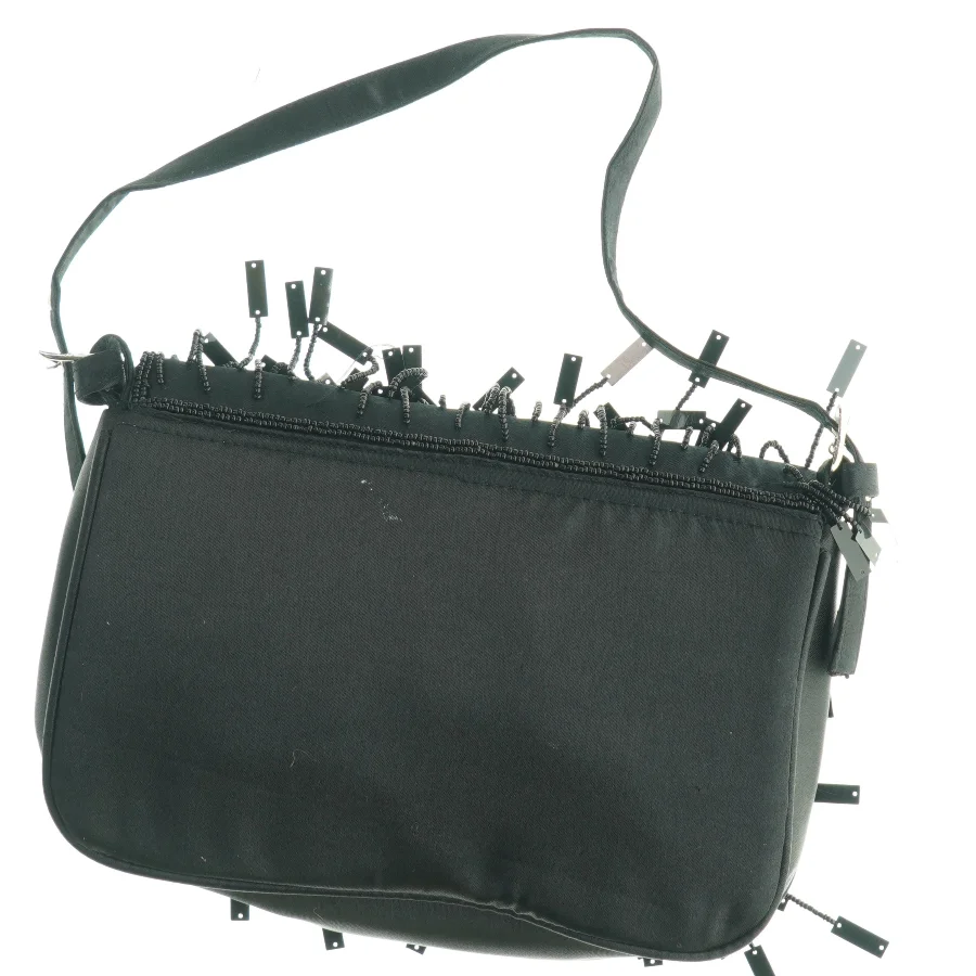 Sort skuldertaske med frynser (str. 24 x 16 cm)