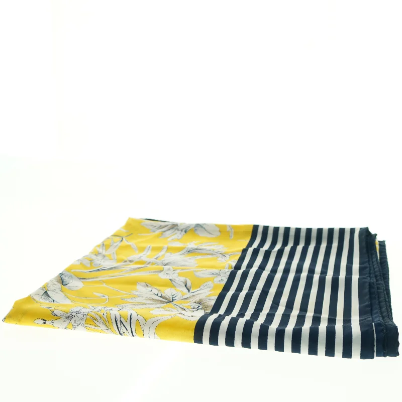 Mønstret tørklæde fra Prècis (str. 135 x 137 cm)