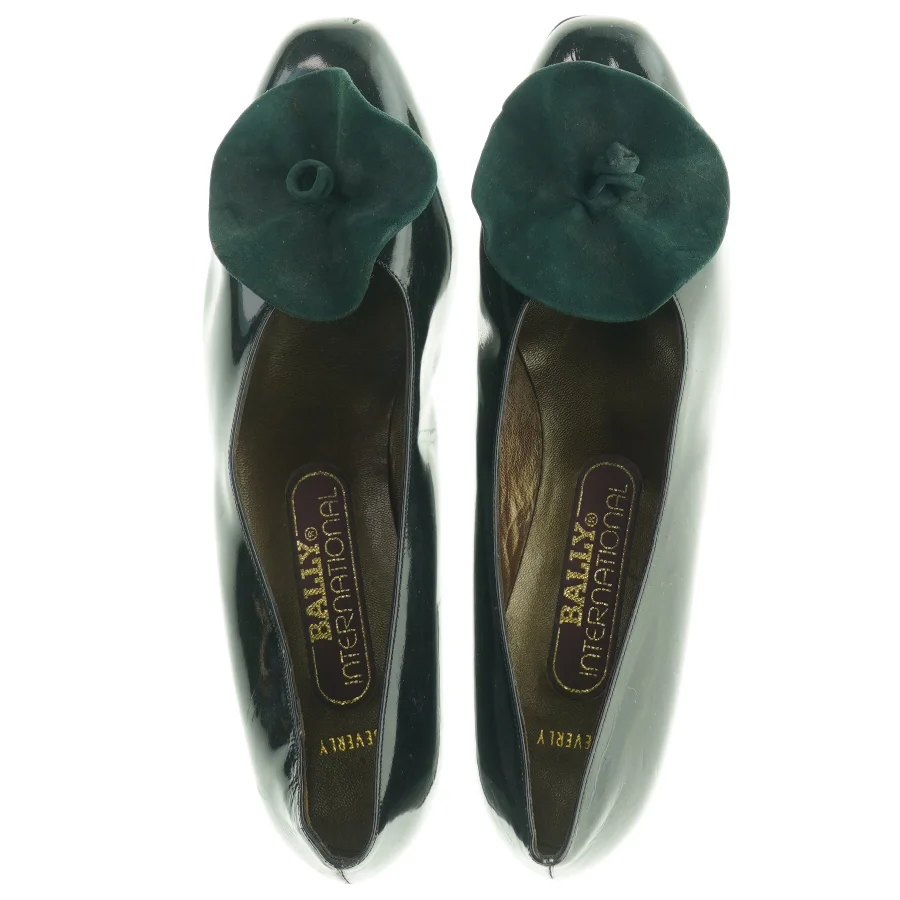 Bally laksko med fløjlsdetaljer fra Bally (str. 6)