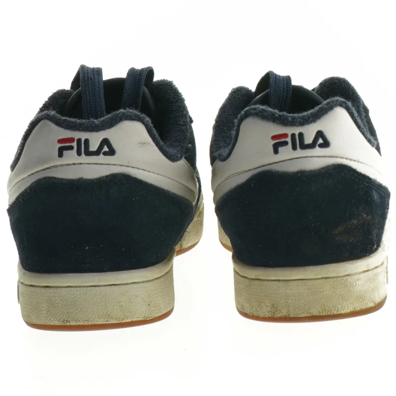 Sneakers fra Fila (str. 33)