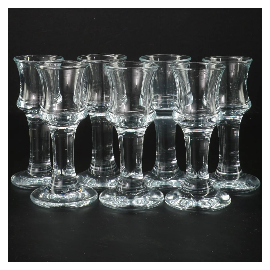 Sæt med glas (str. 7 styk, 12 cm)
