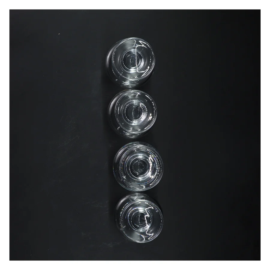 Sæt af fire glas (str. 10 cm)