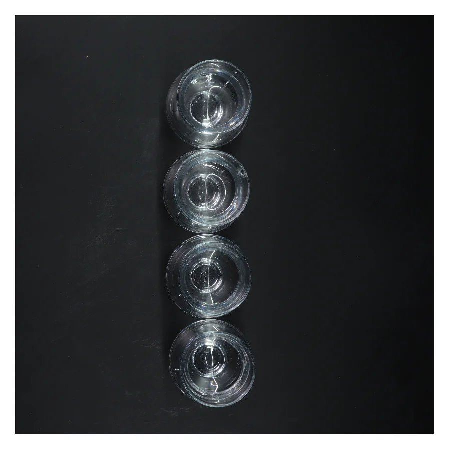 Sæt af fire glas (str. 10 cm)