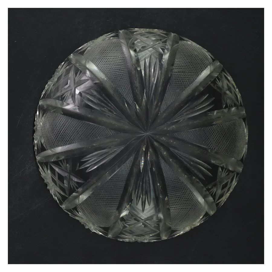 Graveret rund glas skål (str. Ø 16 cm)