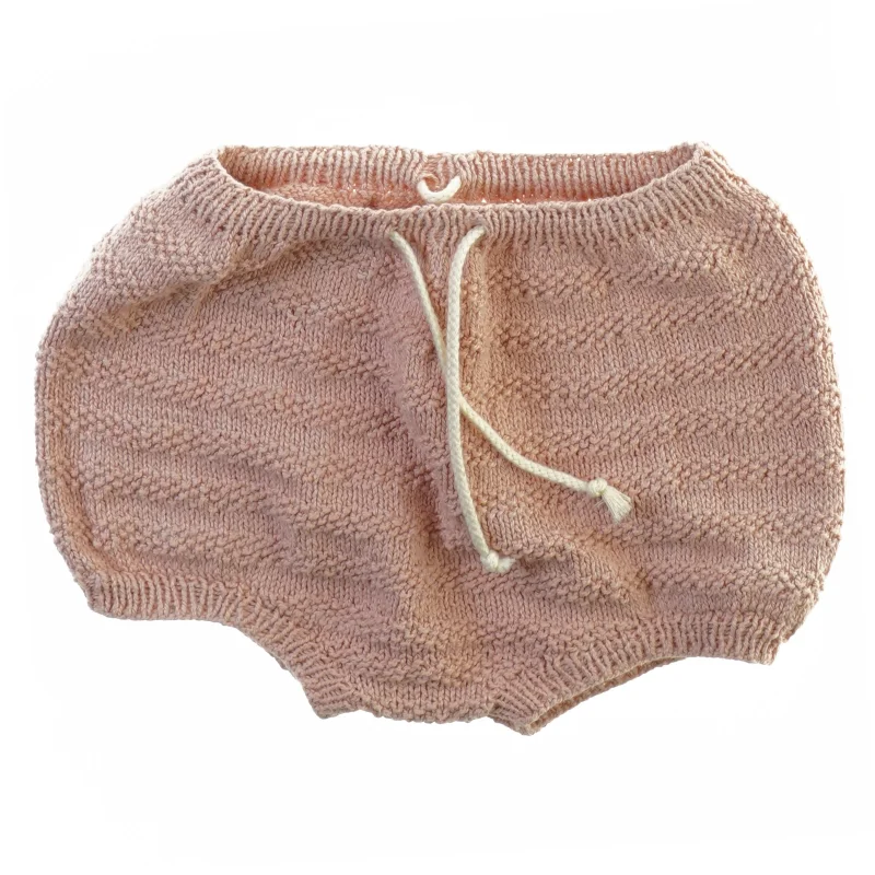 Håndstrikket bloomers (størrelse ukendt) (str. 20 x 22 x 31 cm)