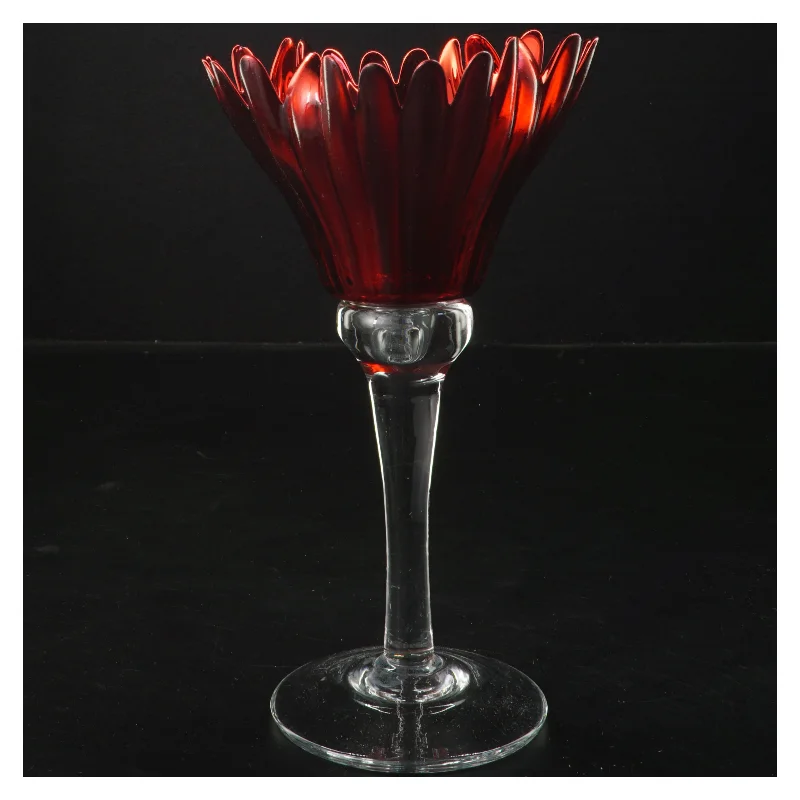 Rød glasvase på fod fra Krifon (str. 11x20 cm)