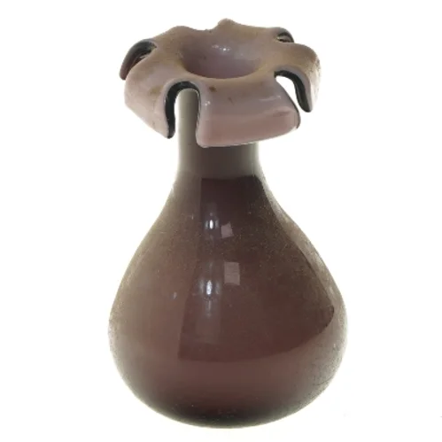 Brun vase med unik form (str. 16 cm)