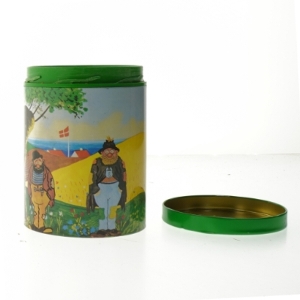 Tin container with Danish theme fra Irma (str. Ø. 11,5 cm. længde. 15 cm)