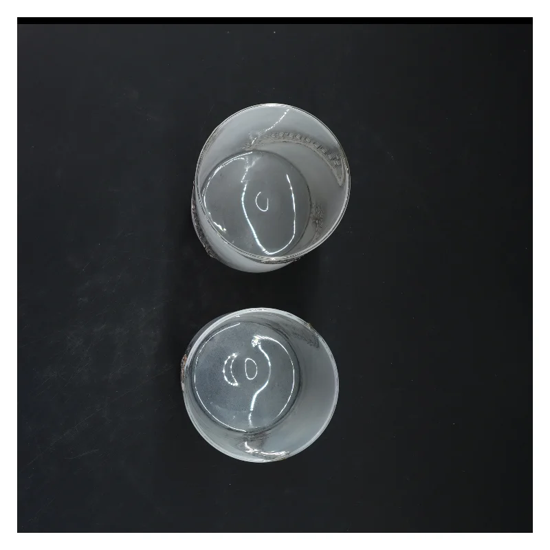 Glasvaser med dekoration (str. 8,5 cm x 16 cm)