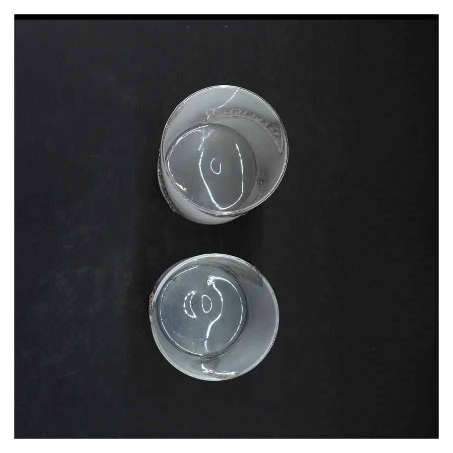 Glasvaser med dekoration (str. 8,5 cm x 16 cm)