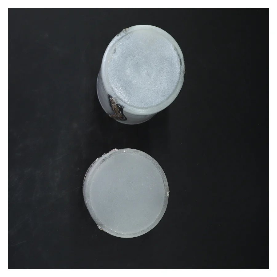 Glasvaser med dekoration (str. 8,5 cm x 16 cm)