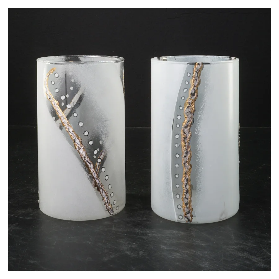 Glasvaser med dekoration (str. 8,5 cm x 16 cm)