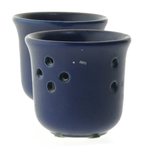 Blå lysestager med huller (str. 6x6 cm)