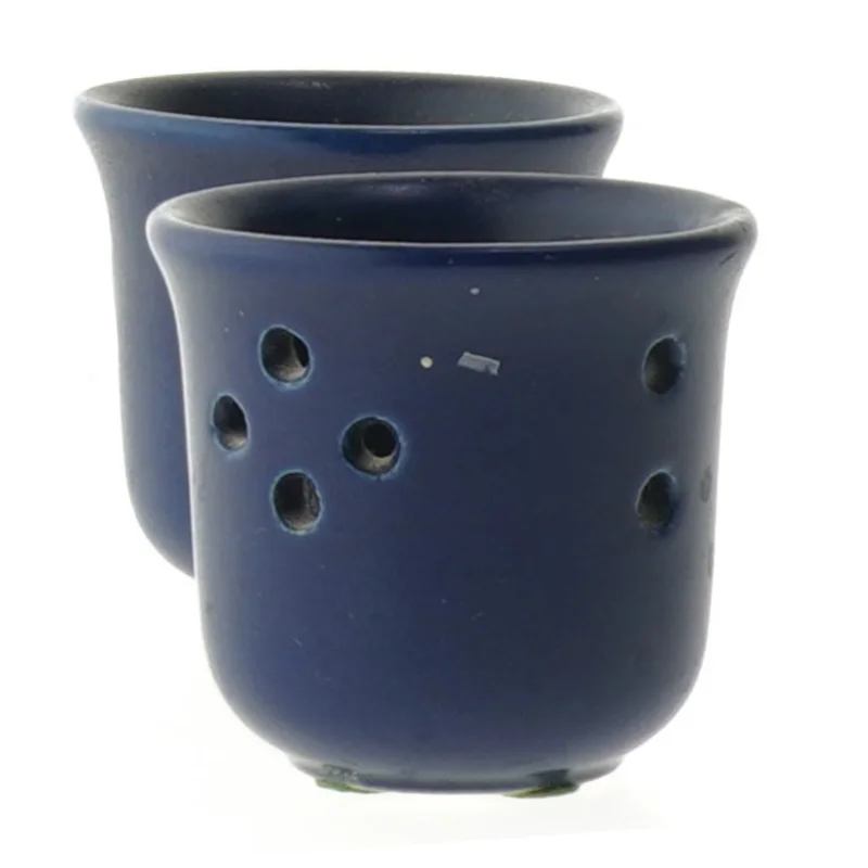 Blå lysestager med huller (str. 6x6 cm)