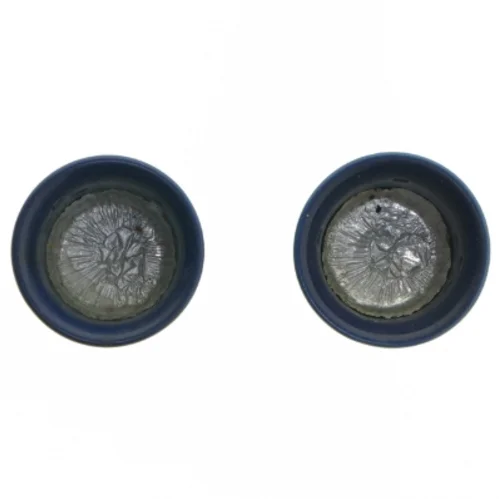 Blå lysestager med huller (str. 6x6 cm)