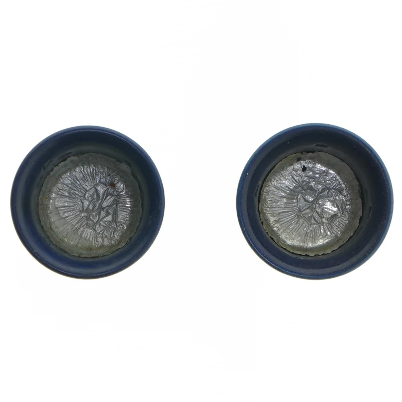 Blå lysestager med huller (str. 6x6 cm)