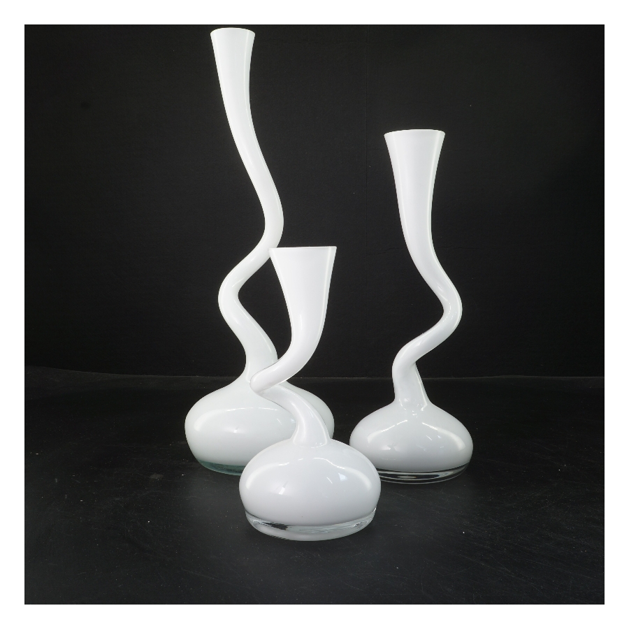 Sæt af hvide vaser i forskellige størrelser fra Normann Copenhagen (str. 40 og 30 og 20 cm)