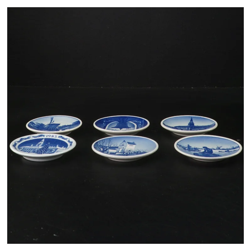 Sæt af seks danske årsplatter fra Denmark (str. 6 stk Ø 8,5 cm)