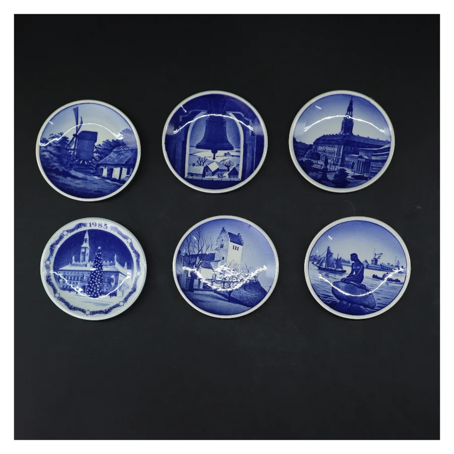 Sæt af seks danske årsplatter fra Denmark (str. 6 stk Ø 8,5 cm)