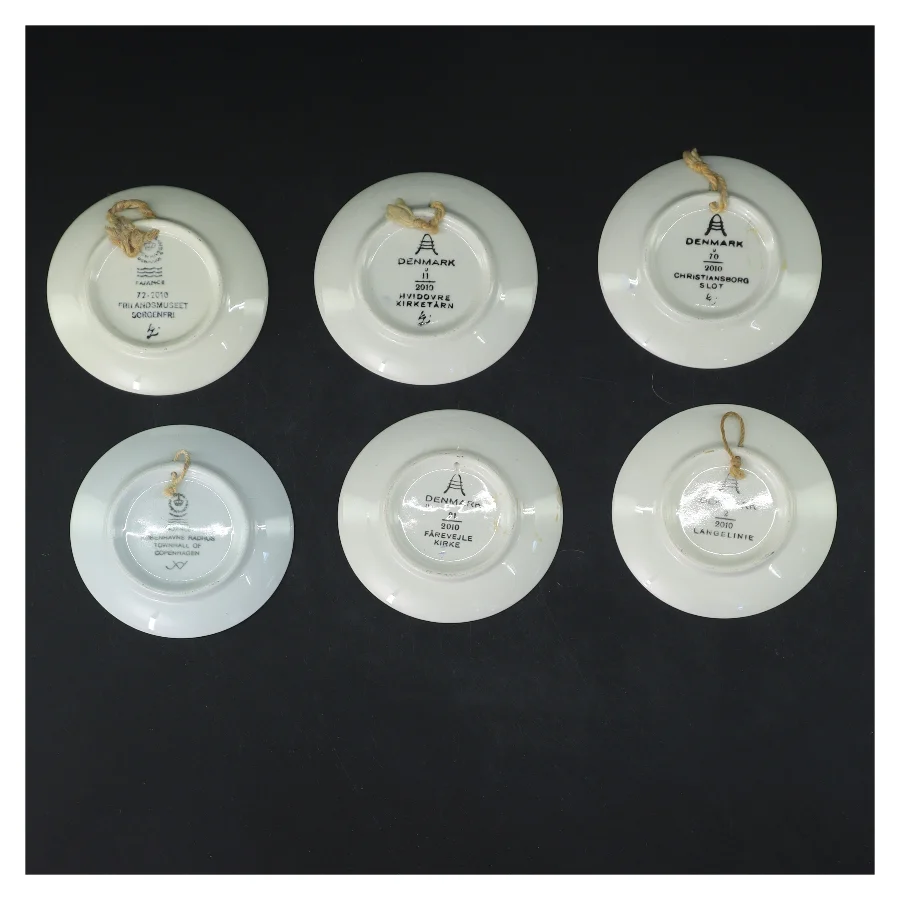Sæt af seks danske årsplatter fra Denmark (str. 6 stk Ø 8,5 cm)