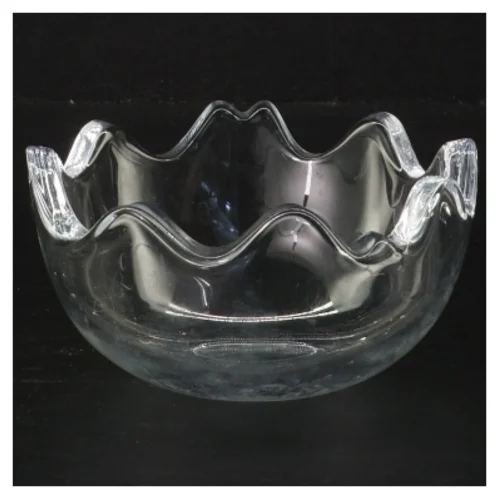 Glas skål med bølget kant (str. Ø 11,5 cm højde 10,5 cm)