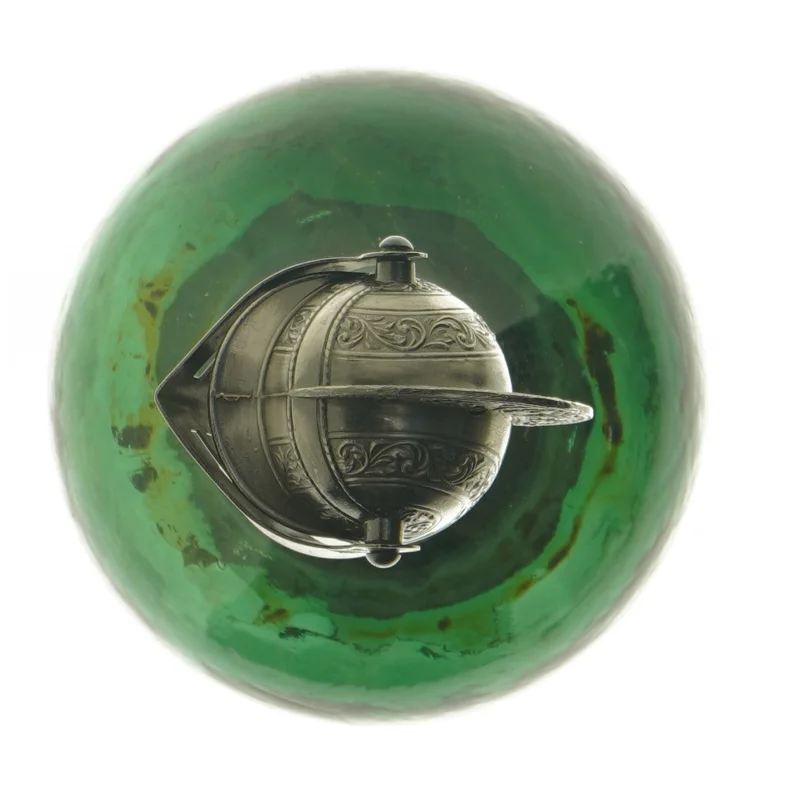 Grøn flaske spilledåse med rustik hældetud (str. 28 cm)