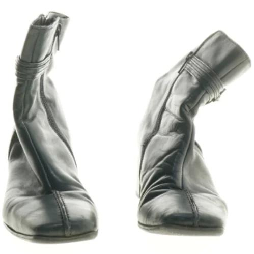 Sort støvler med spænde, størrelse 38 (str. 38 )