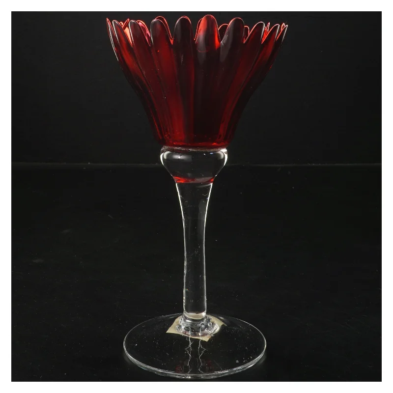 Rød glasvase på fod fra Krifon (str. 11x20 cm)