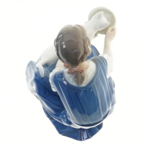 Porcelænsfigur af pige med kat fra B&G (str. 16,5 cm)