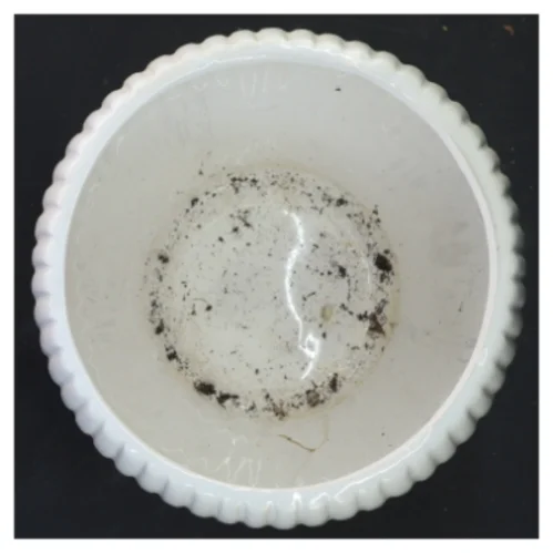 Hvid keramikpotte med riller (str. Ø 14x13 cm)