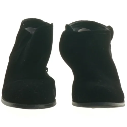 Sort ankelstøvler med hæl (str. 38 )