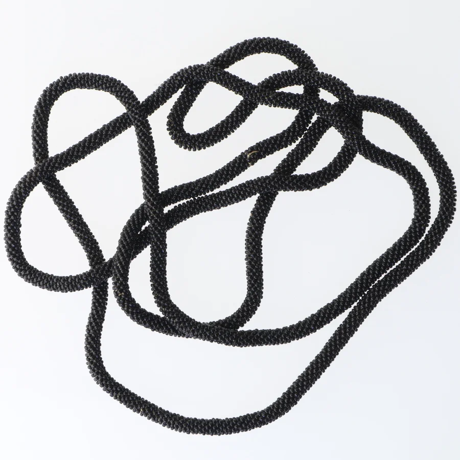 Sort perlekæde (str. 84 cm)